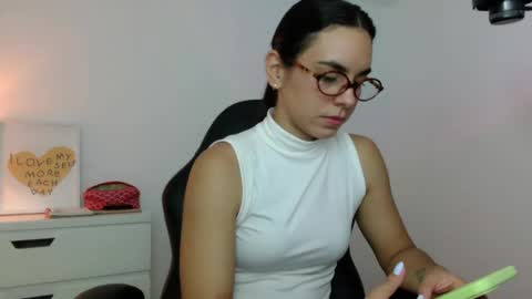 Snapshot of kimcandy_ chatting on May 16, 12:18 am CAMI online show from May 16, 12:18 am