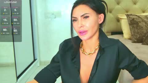 KIm online show from April 17, 6:44 pm