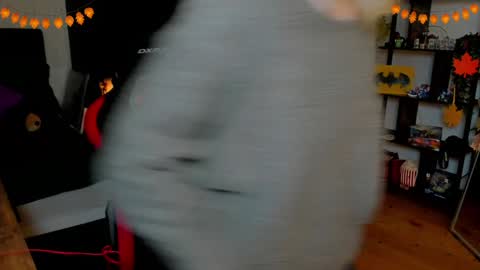 Wolfs Girl online show from October 29, 8:32 pm