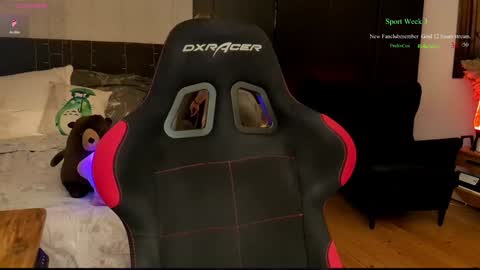 Wolfs Girl online show from March 15, 6:25 pm