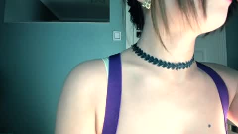 Kiki  online show from April 19, 3:22 pm