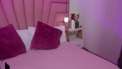 kimluna1 online show from February 15, 4:20 am