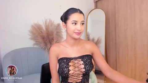Snapshot of kimm_khalifa chatting on October 19, 7:58 pm Kim online show from October 19, 7:58 pm