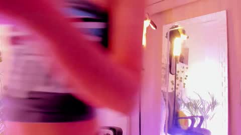 Snapshot of kimmcarter chatting on September 18, 2:35 am Kimm online show from September 18, 2:35 am