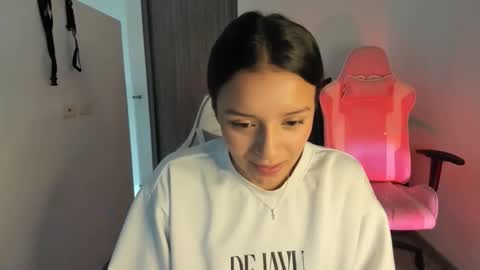 kimmi online show from February 20, 8:20 pm