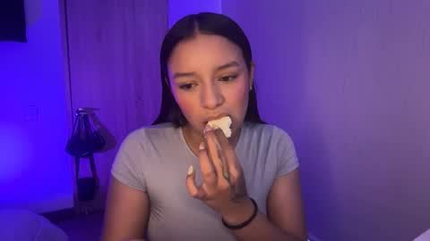 Snapshot of kimmi_foxy chatting on June 2, 11:45 am kimmi online show from June 2, 11:45 am