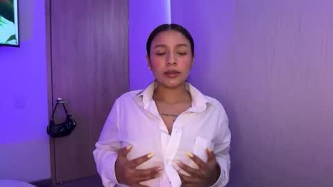 Snapshot of kimmi_foxy chatting on June 10, 2:27 pm kimmi online show from June 10, 2:27 pm