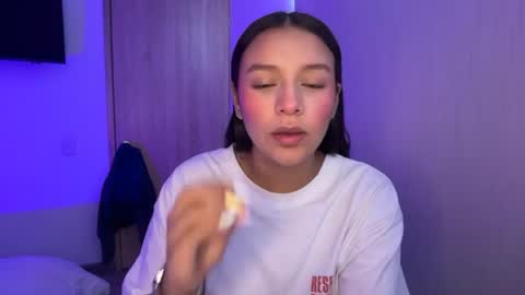 kimmi online show from June 26, 3:16 pm