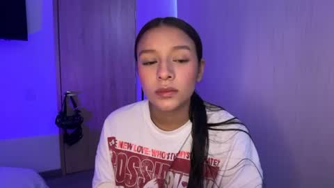 kimmi online show from July 3, 3:51 pm