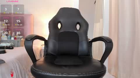 Snapshot of kimmie_kaboom_ chatting on July 4, 6:58 pm Karla online show from July 4, 6:58 pm
