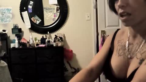 kimmiemode online show from October 15, 2:44 am