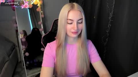 kimmy1_powell online show from April 17, 2:47 am