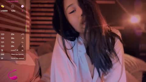 Lo online show from November 12, 6:19 pm