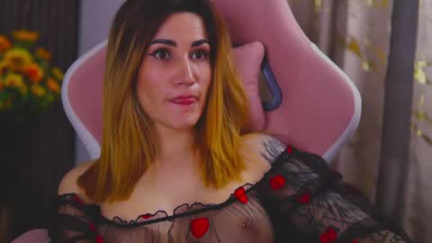 Snapshot of kimskye chatting on February 3, 1:41 am KimSkye online show from February 3, 1:41 am