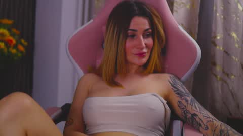 Snapshot of kimskye chatting on February 5, 3:52 pm KimSkye online show from February 5, 3:52 pm