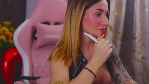 Snapshot of kimskye chatting on February 14, 8:26 pm KimSkye online show from February 14, 8:26 pm