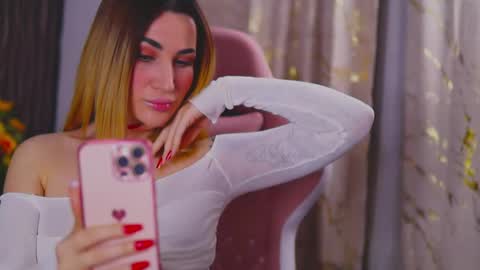 Snapshot of kimskye chatting on February 17, 10:47 pm KimSkye online show from February 17, 10:47 pm