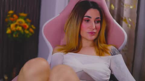 Snapshot of kimskye chatting on February 18, 1:54 am KimSkye online show from February 18, 1:54 am