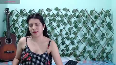 Snapshot of kimzu2830 chatting on February 8, 10:51 pm Kim and Zuka online show from February 8, 10:51 pm