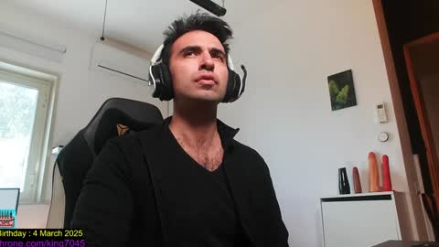 Snapshot of king7045 chatting on January 31, 10:52 am king7045 online show from January 31, 10:52 am