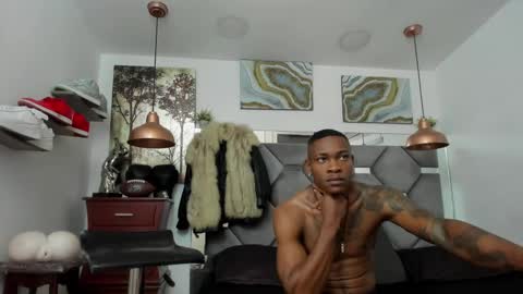 Snapshot of king_fitt_ chatting on February 4, 12:22 pm HOT MEN BLACK online show from February 4, 12:22 pm