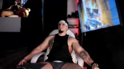 Snapshot of kingbear777 chatting on December 12, 8:36 am King Bear online show from December 12, 8:36 am