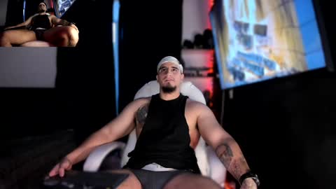 Snapshot of kingbear777 chatting on December 22, 1:45 am King Bear online show from December 22, 1:45 am