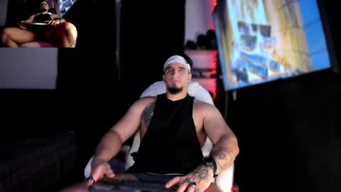 Snapshot of kingbear777 chatting on January 31, 8:22 am King Bear online show from January 31, 8:22 am