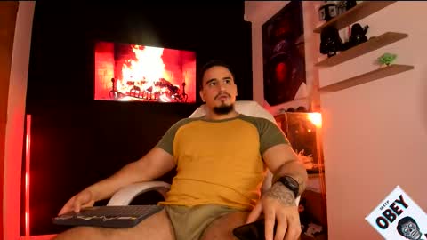 Snapshot of kingbear777 chatting on September 10, 2:11 am King Bear online show from September 10, 2:11 am