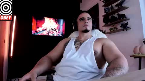 Snapshot of kingbear777 chatting on October 2, 10:17 pm King Bear online show from October 2, 10:17 pm