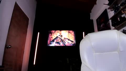 King Bear online show from April 19, 8:55 pm