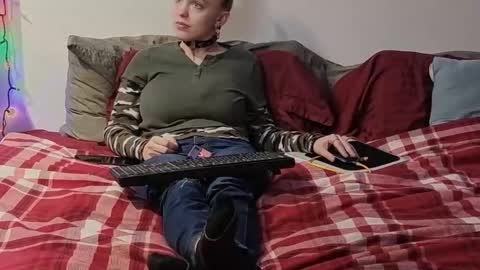 Scarred Thighs online show from December 17, 12:16 am