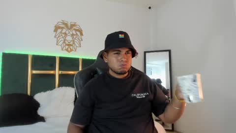 Snapshot of kingg_jay chatting on May 27, 12:02 pm kingg_jay online show from May 27, 12:02 pm