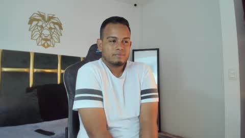 Snapshot of kingg_jay chatting on June 1, 11:45 am kingg_jay online show from June 1, 11:45 am