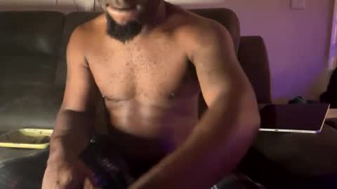 Snapshot of kingofkingz74 chatting on October 30, 2:35 am kingofkingz74 online show from October 30, 2:35 am