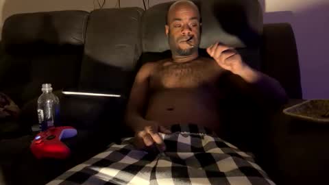 Snapshot of kingofkingz74 chatting on December 4, 3:05 am kingofkingz74 online show from December 4, 3:05 am