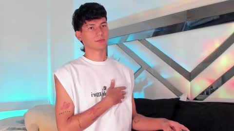  A L E X  online show from February 9, 8:33 am