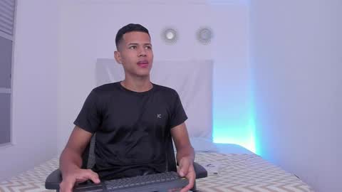 Snapshot of kingstark_ chatting on October 3, 11:40 am sebastian online show from October 3, 11:40 am