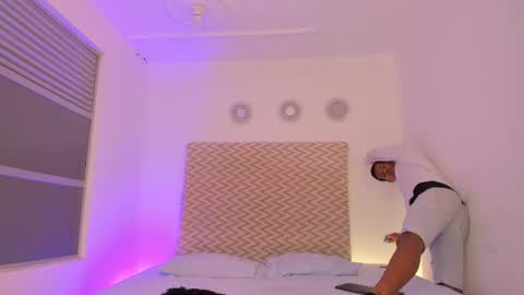 Snapshot of kingstark_ chatting on October 31, 11:22 am sebastian online show from October 31, 11:22 am