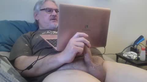 kingtongue10 online show from April 8, 8:31 pm