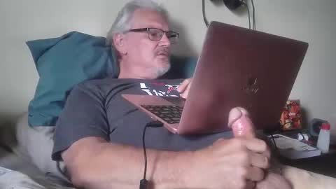 kingtongue10 online show from April 24, 9:50 pm