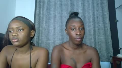 Snapshot of kinky_leila chatting on June 22, 5:15 am kinky_leila online show from June 22, 5:15 am