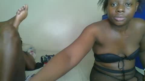 Snapshot of kinky_roey chatting on February 28, 8:31 am kinky_roey online show from February 28, 8:31 am