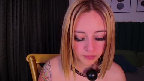  Sara  online show from December 15, 9:31 pm