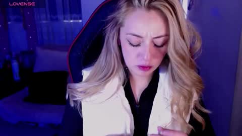  Sara  online show from February 10, 7:40 pm