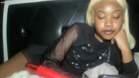 Snapshot of kinkykittee chatting on February 10, 9:58 am Bunniii online show from February 10, 9:58 am