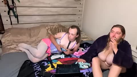 Snapshot of kinkyqueenandpet95 chatting on October 18, 3:53 am kinkyqueenandpet95 online show from October 18, 3:53 am