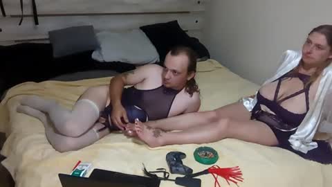 Snapshot of kinkyqueenandpet95 chatting on June 17, 1:41 am kinkyqueenandpet95 online show from June 17, 1:41 am