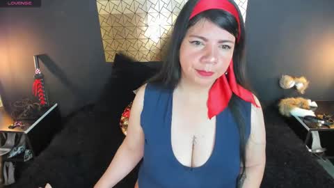 Snapshot of kinkyy_mom chatting on September 12, 3:01 pm kinkyy_mom online show from September 12, 3:01 pm