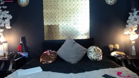 Snapshot of kinkyy_mom chatting on October 28, 3:04 pm kinkyy_mom online show from October 28, 3:04 pm